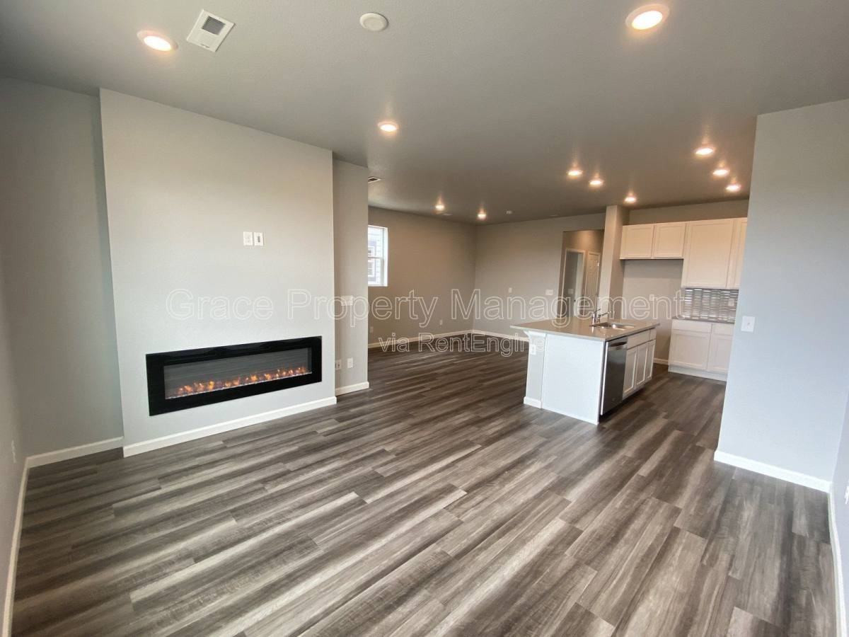 191 Ambrose St - Photo 3 of 10