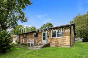 featured image of 2422 Sharon Ave