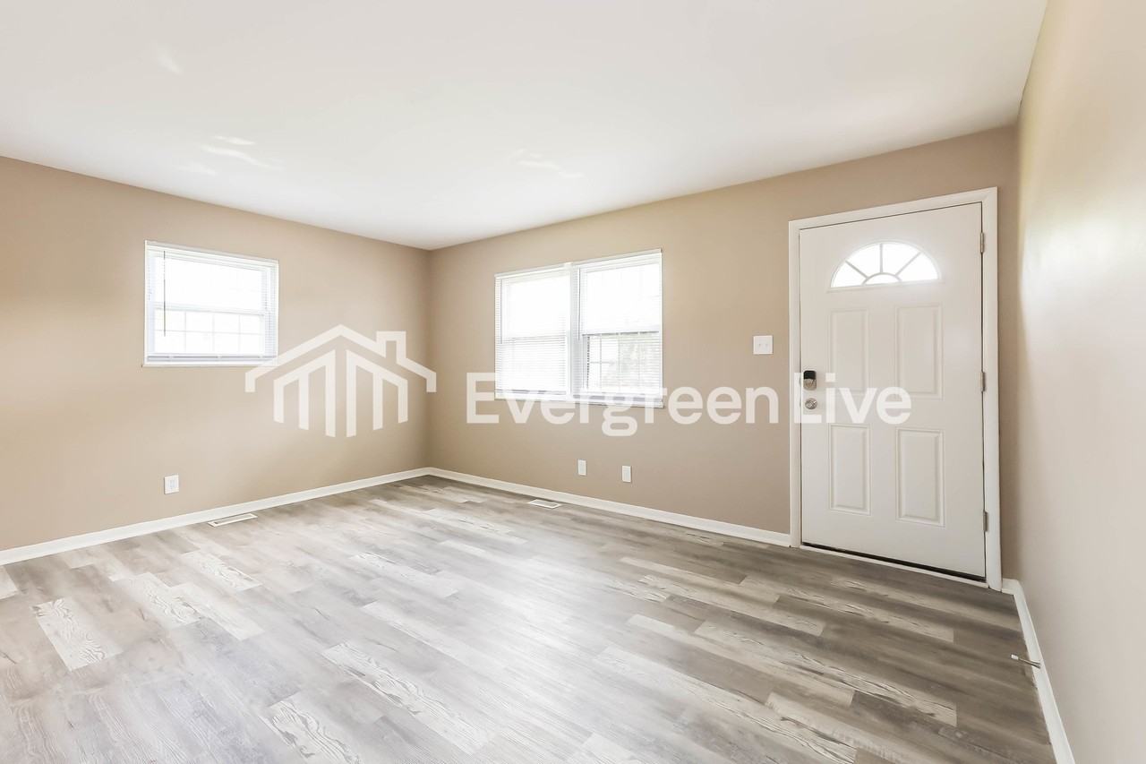 2422 Sharon Ave - Photo 2 of 15