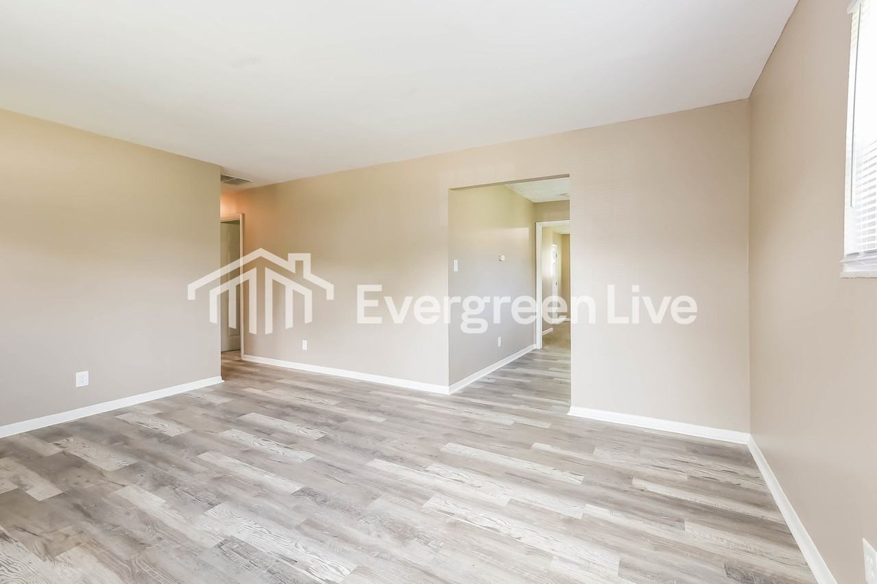 2422 Sharon Ave - Photo 3 of 15