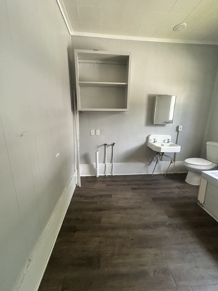 417 Moss St - Photo 5 of 11