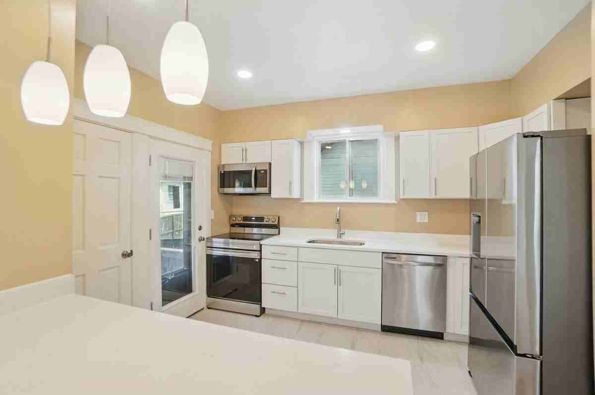 3439 Duncan Ave - Photo 2 of 11