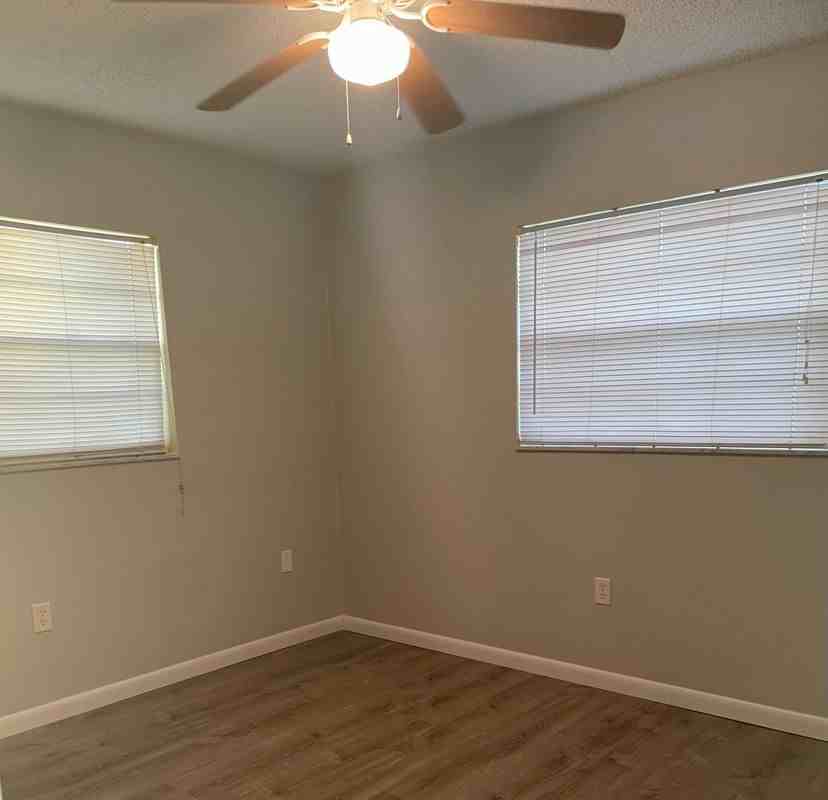 1008 York Ct - Photo 6 of 9
