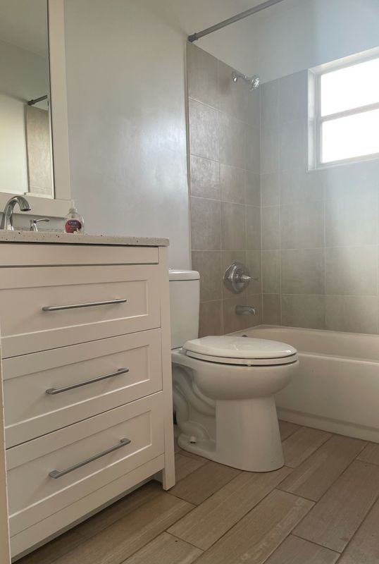 1008 York Ct - Photo 7 of 9