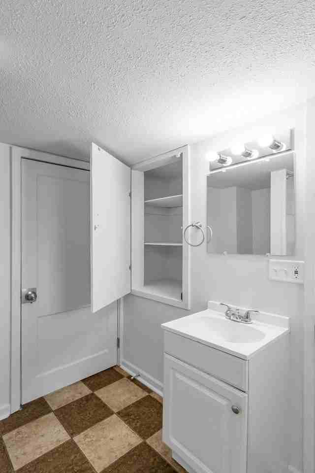 2137 26th St Ne - Photo 4 of 16