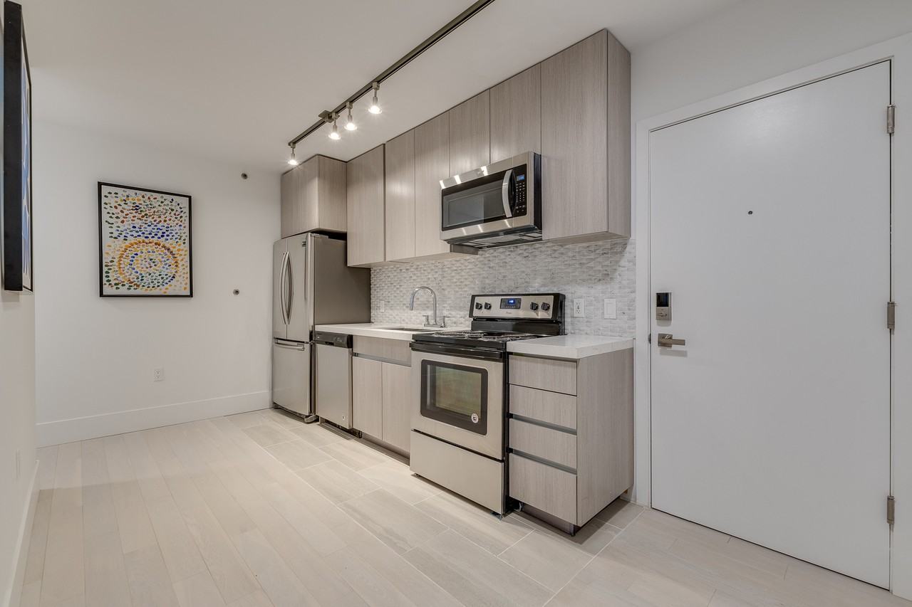 1425 Haro Street - Photo 6