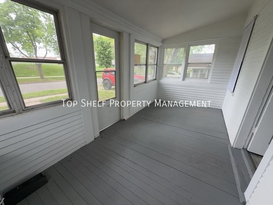3632 Cambridge St - Photo 6 of 9