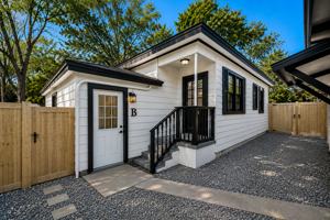 featured image of 981 Mctyre Ct #B