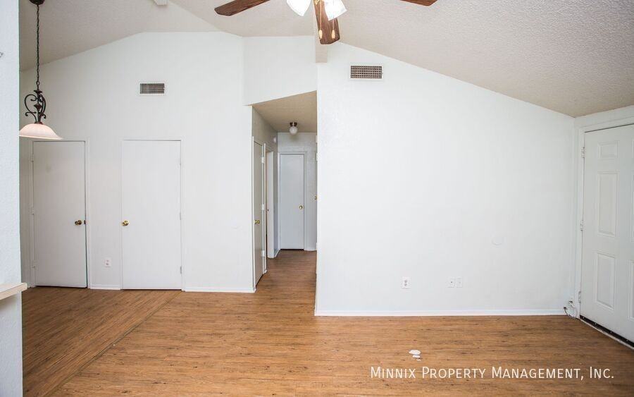 128 N Troy Ave #B - Photo 3 of 5