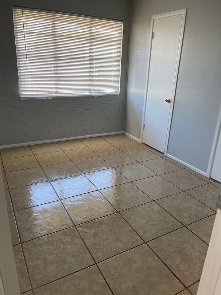 2938 W Coronado Rd #2 - Photo 5 of 7