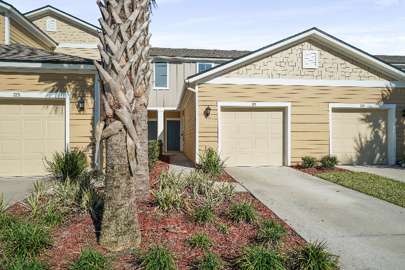 727 Servia Dr - Photo 3 of 23