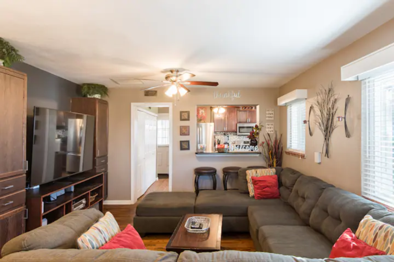 1300 Perry St - Photo 5 of 50