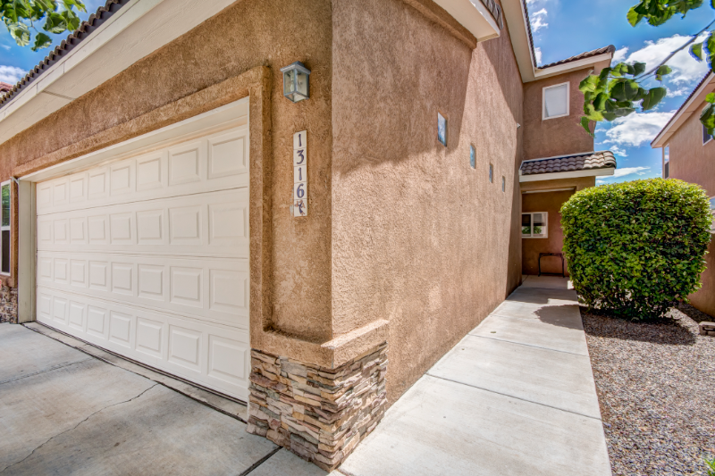 1316 Bernardo Ct Ne - Photo 2 of 32