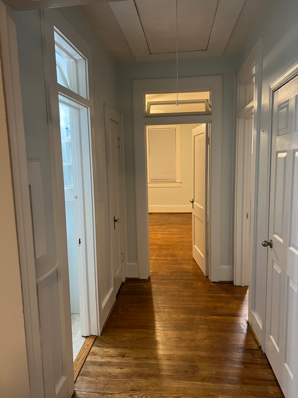 1402 Victoria St - Photo 4 of 9