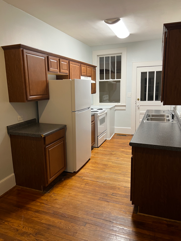 1404 Victoria St - Photo 3 of 9