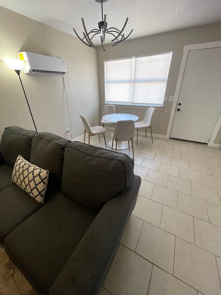 222 N Hoke St #4 - Photo 3 of 11