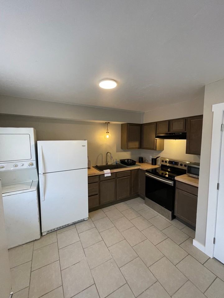 222 N Hoke St #4 - Photo 5 of 11