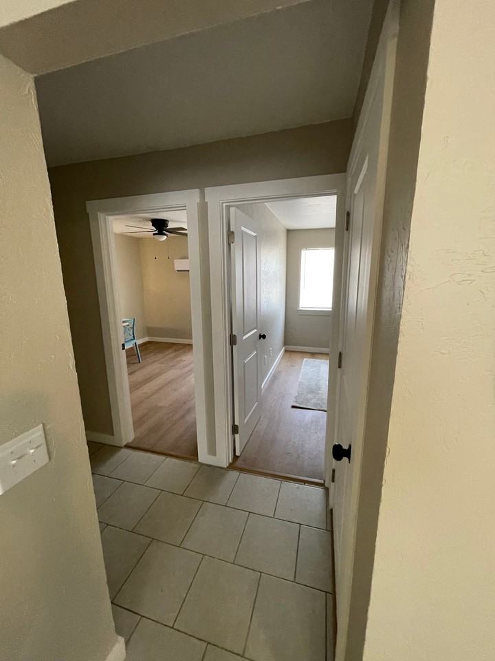 222 N Hoke St #4 - Photo 6 of 11