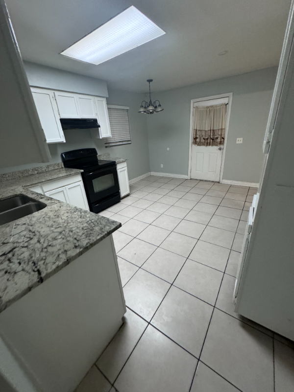6144 N 35th Dr - Photo 4 of 6