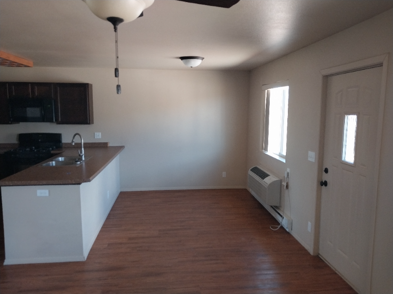 209 4th St Sw #C - Photo 3 of 9