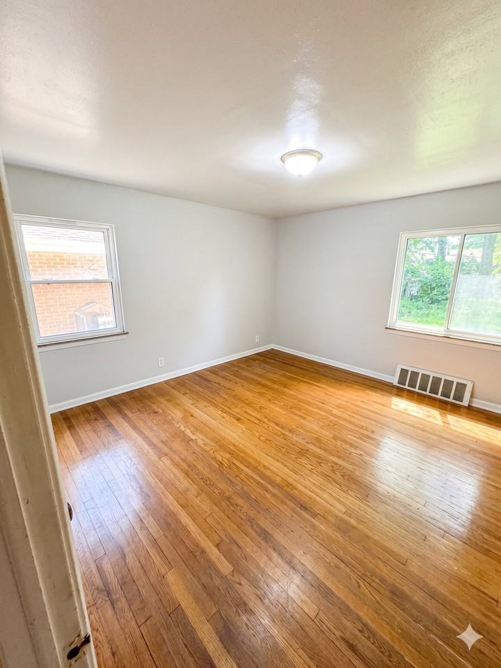 26230 Briardale Ave - Photo 2 of 17