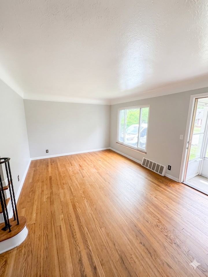 26230 Briardale Ave - Photo 3 of 17