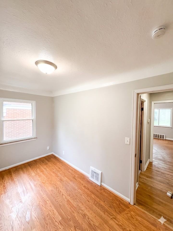 26230 Briardale Ave - Photo 4 of 17
