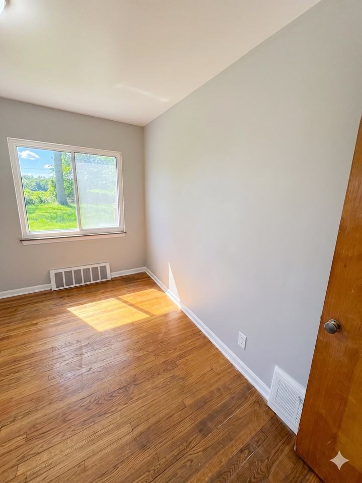 26230 Briardale Ave - Photo 5 of 17
