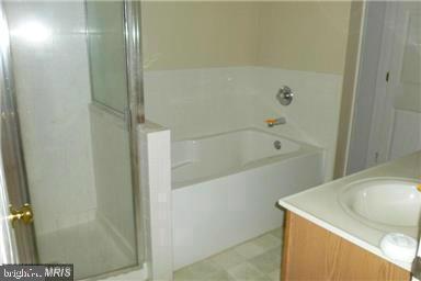 1729 Barnett Ct - Photo 3 of 7
