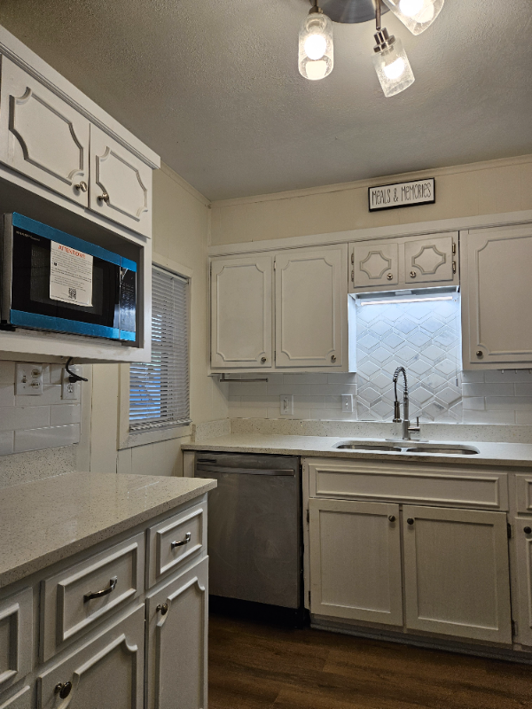 978 Van Zandt St - Photo 3 of 40