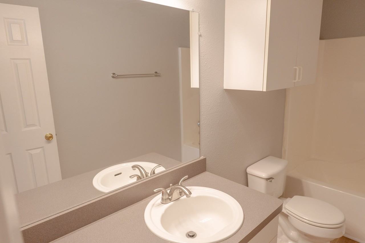 300 Veterans Dr #C - Photo 6 of 14
