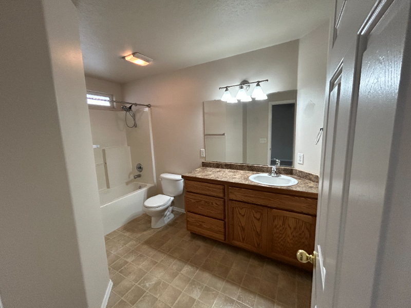 1707 Dora Dr N - Photo 4 of 14