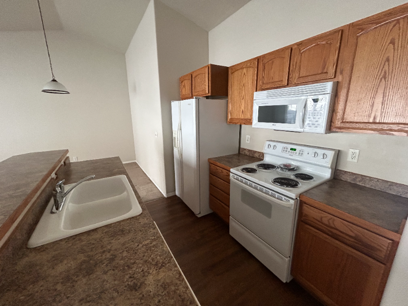 1707 Dora Dr N - Photo 5 of 14