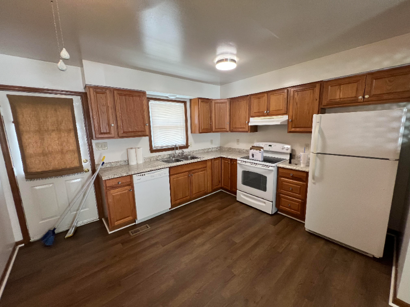 210 N Fourth St #B - Photo 3 of 12