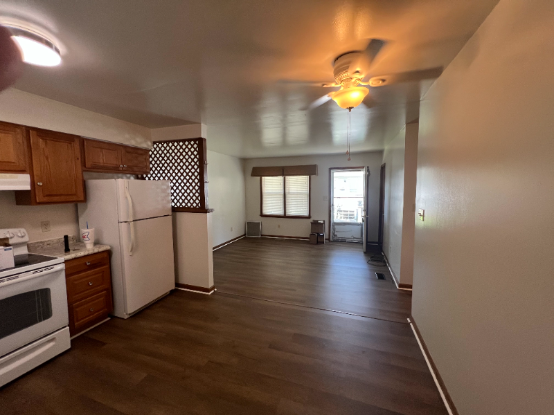 210 N Fourth St #B - Photo 4 of 12