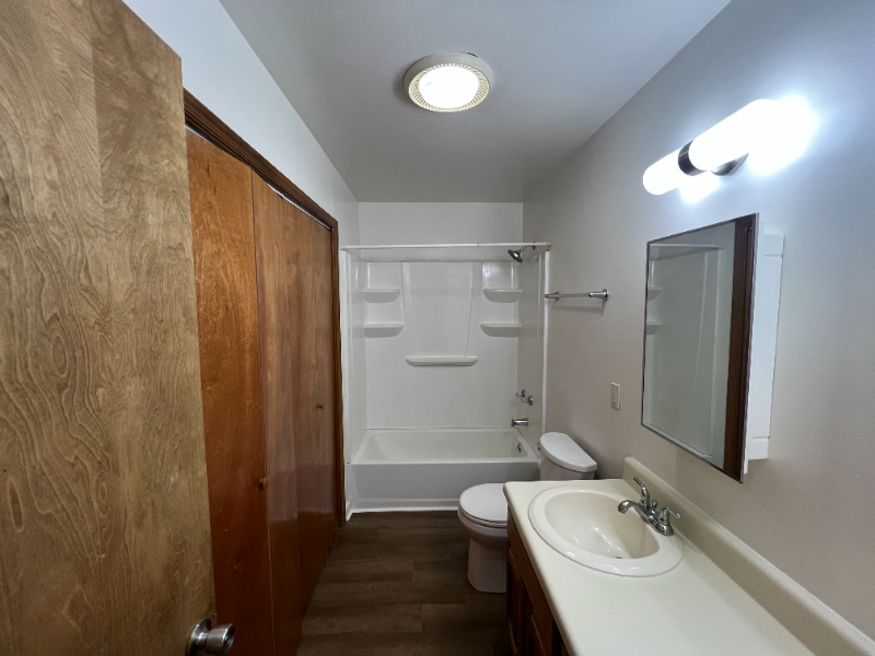 210 N Fourth St #B - Photo 6 of 12