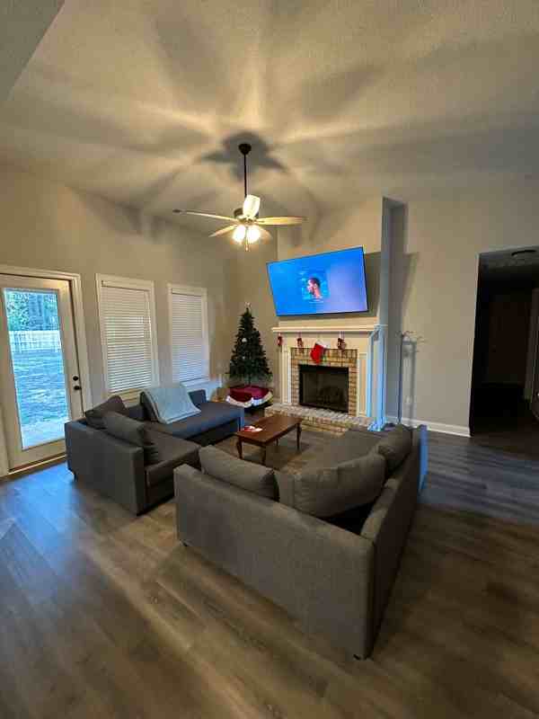 136 Silverside Dr - Photo 2 of 7