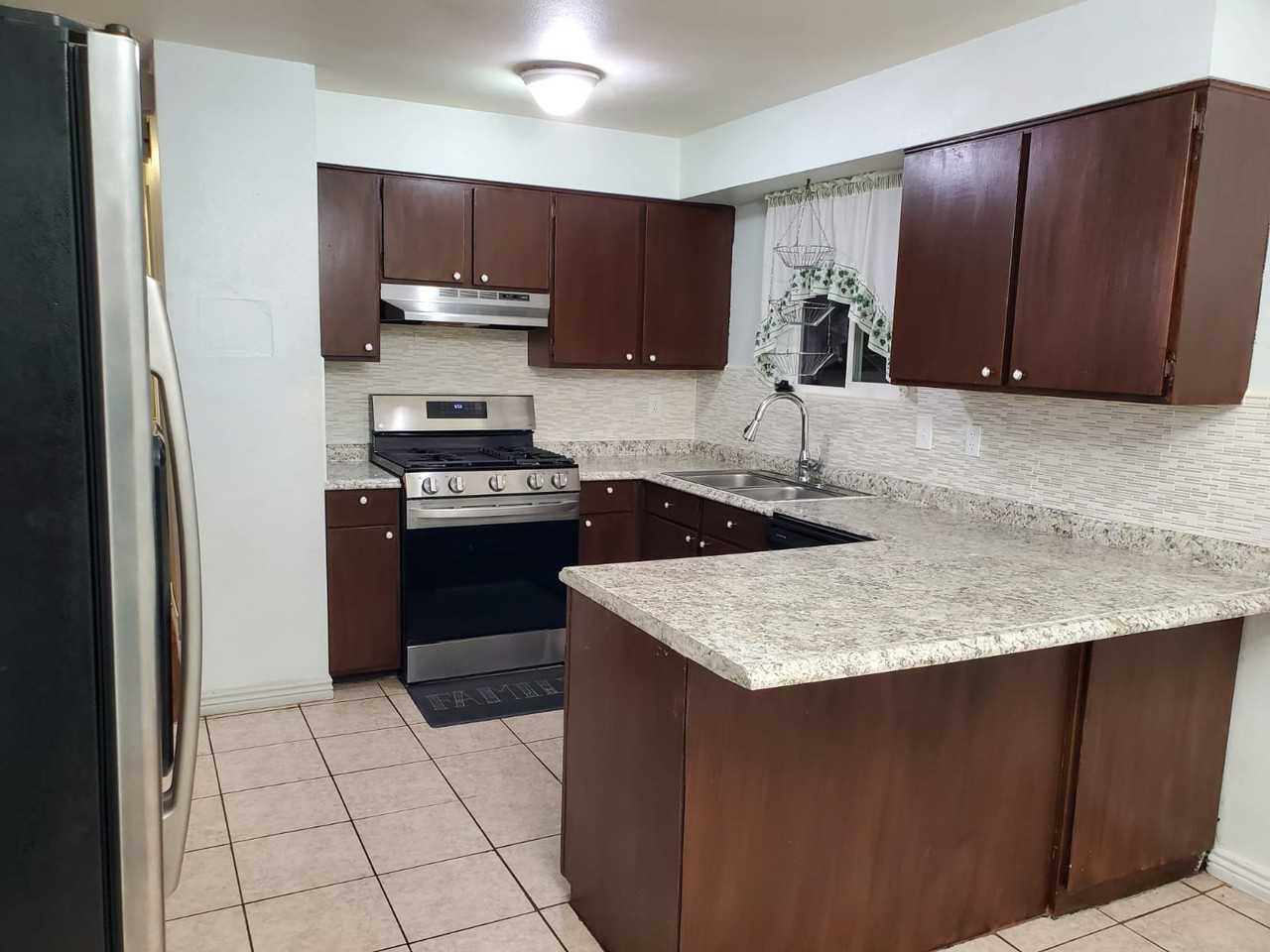 627 N Sir Michael Dr - Photo 2 of 3