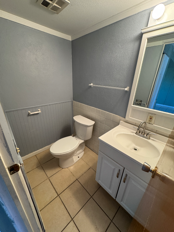2416 Patrick Dr - Photo 4 of 13