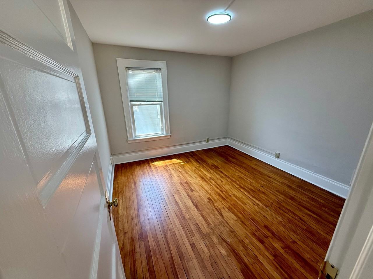 1919 Burnet Ave #FL2 - Photo 5 of 7