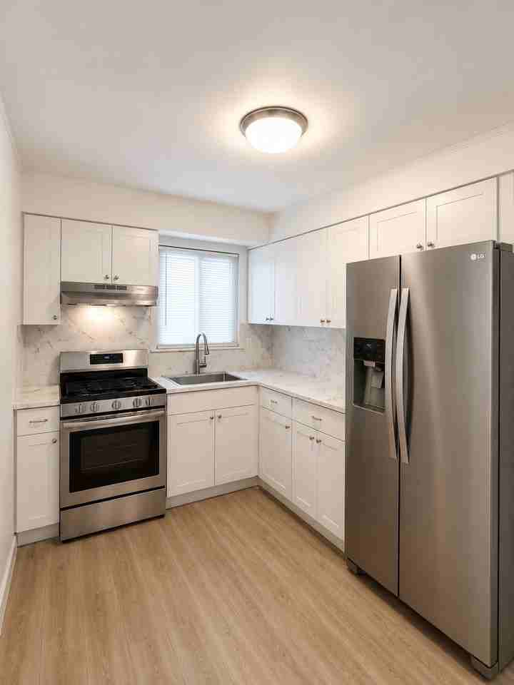 512 Nassau Blvd #1A - Photo 3 of 11
