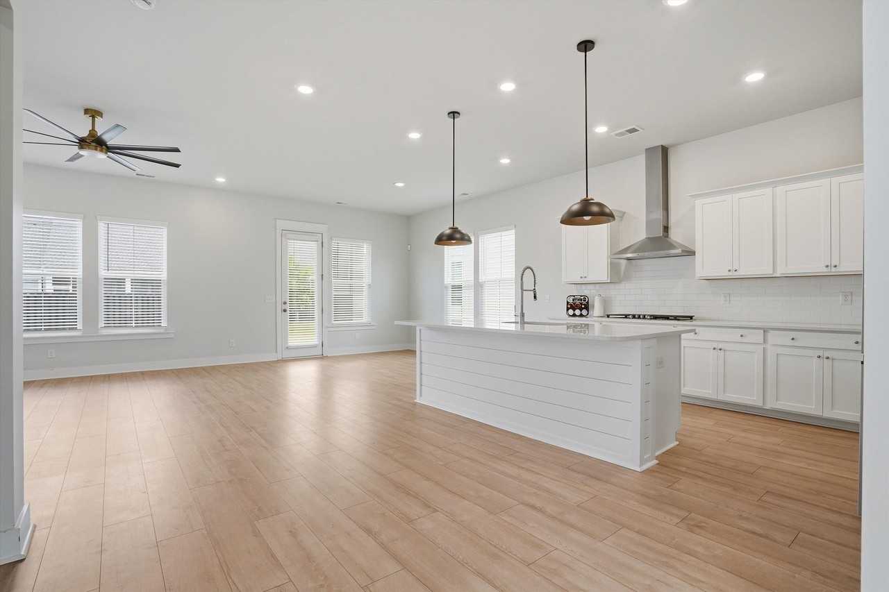 392 Parish Farms Dr - Photo 4 of 20
