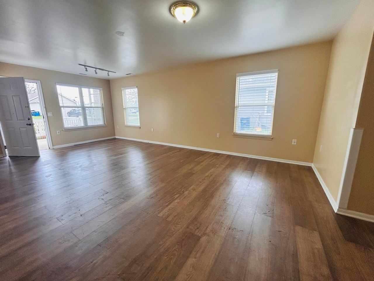 65 Westover St - Photo 5 of 9