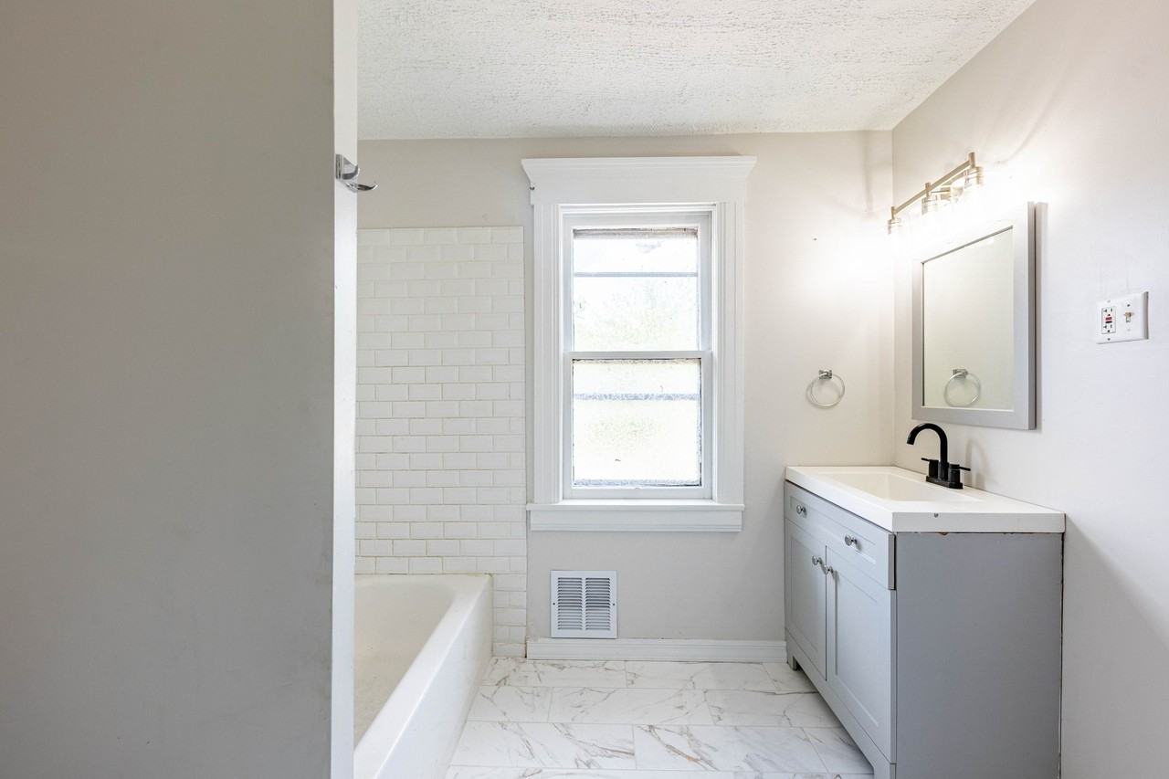21 N Locust St #2 - Photo 4 of 19