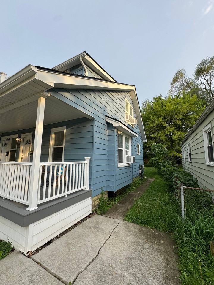 690 E Marshall St - Photo 3 of 11