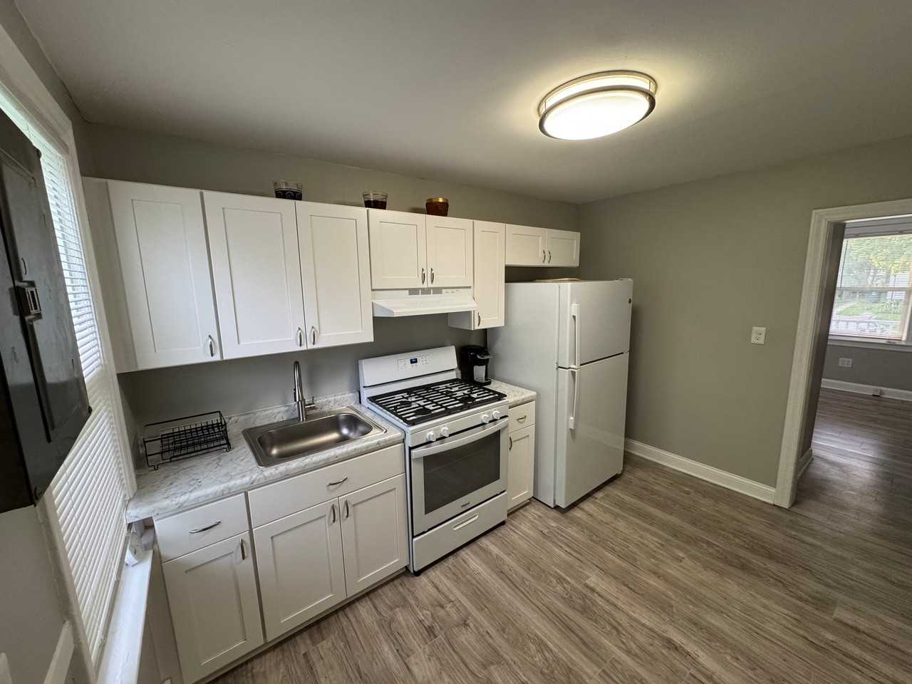 690 E Marshall St - Photo 6 of 11