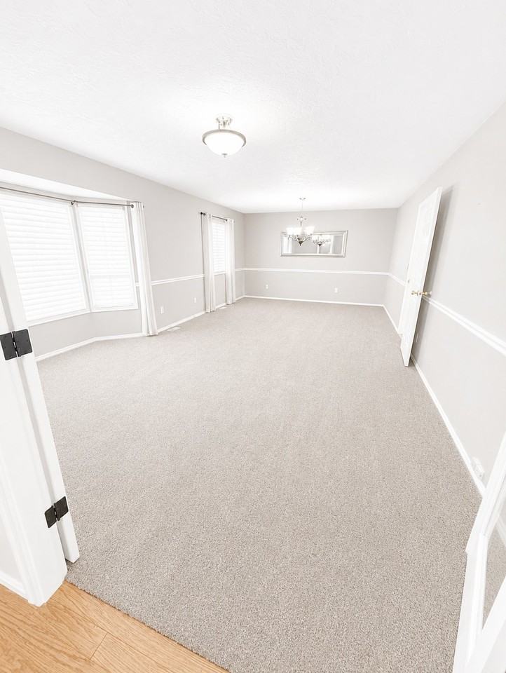 105 S Park Ave - Photo 2 of 20
