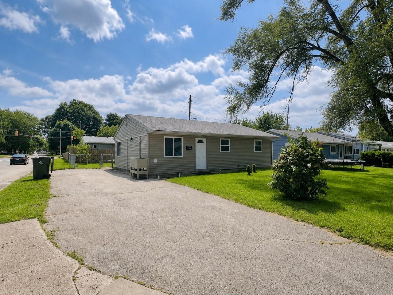 2541 Saint Peter St - Photo 2 of 19