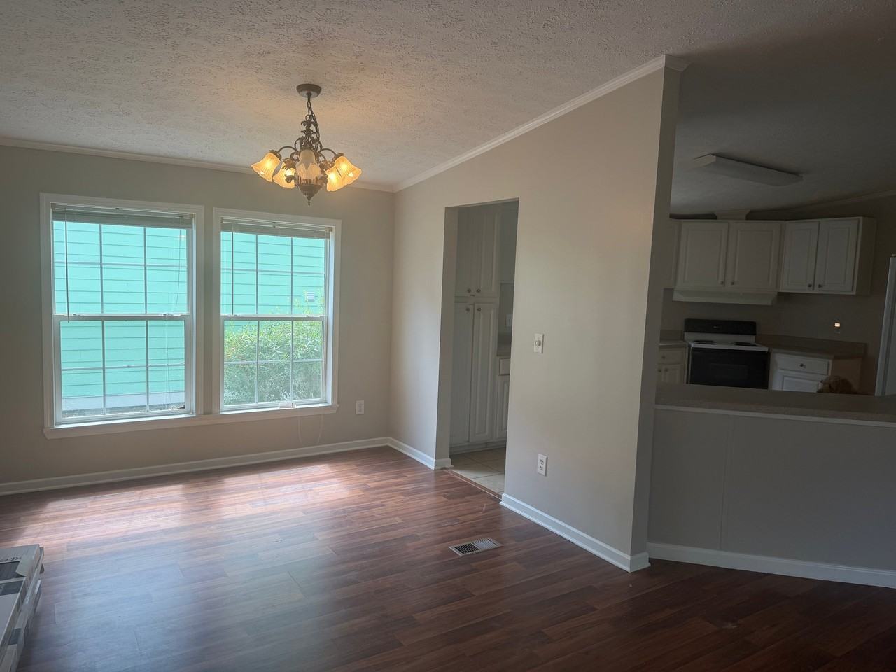 1009 13th St - Photo 2 of 12