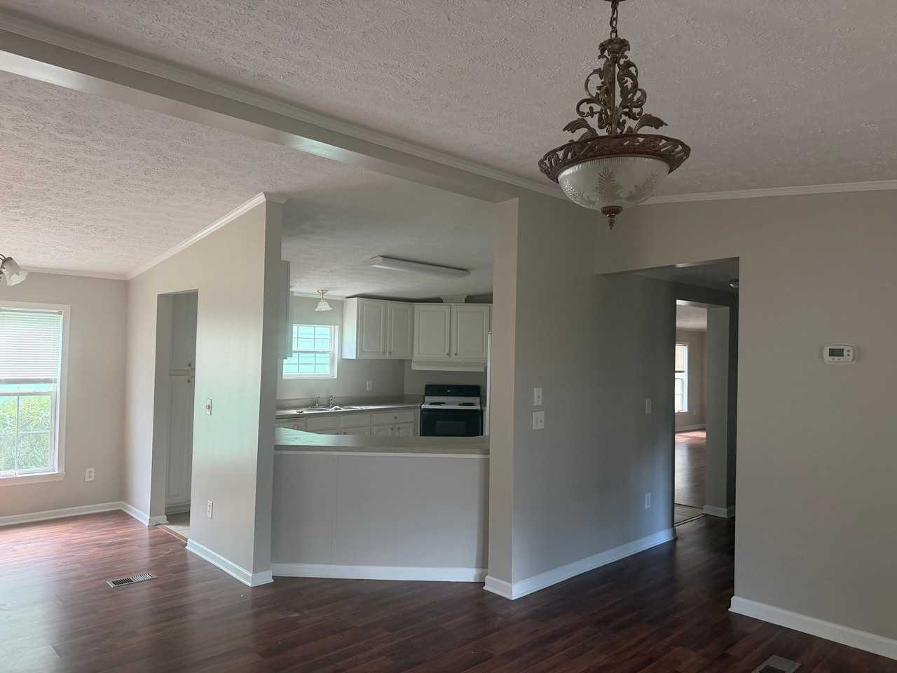 1009 13th St - Photo 4 of 12